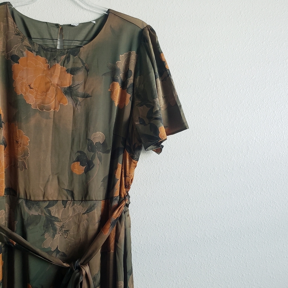 Balric Born Agnes Satin Maxi Dress Short Sleeve Floral New Without Tags - Picture 4 of 9